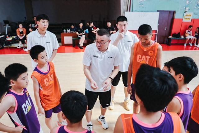 大学生球员如何应对季后赛压力_0